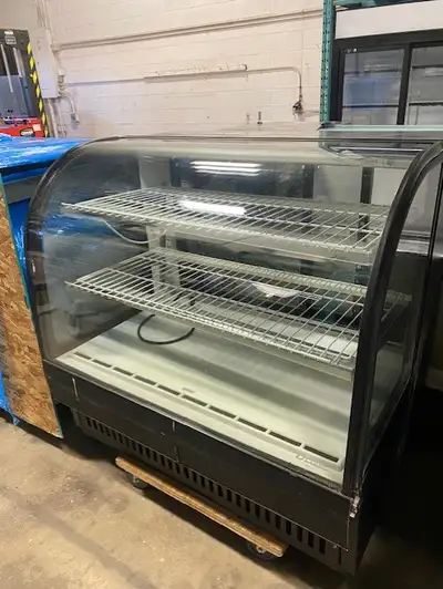 You are viewing a nicely used True deli restaurant refrigerated display case. This TCGR-50 model has...