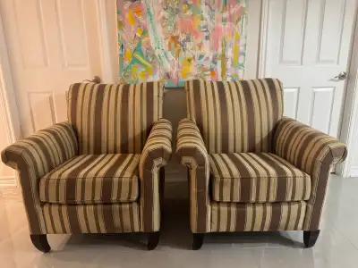 Set of 2 Accent Chairs (Armchairs) – Clean & Comfortable – $150, Voir plus