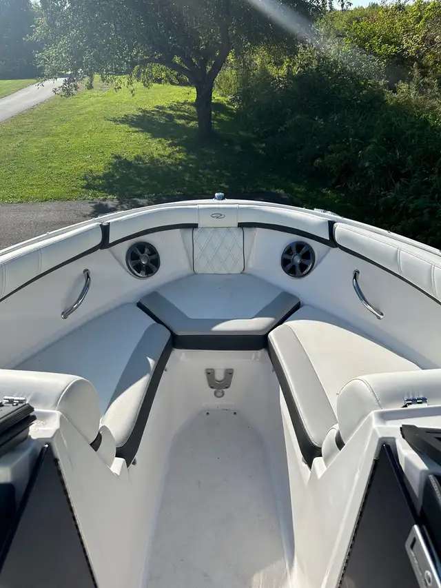 2022 Regal 2000 ESX in Powerboats & Motorboats in Saint John - Image 6