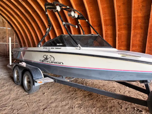1992 Centurion Ski Boat For Sale in Powerboats & Motorboats in Prince Albert - Image 8