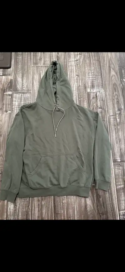 Men’s Medium Sweater, View more