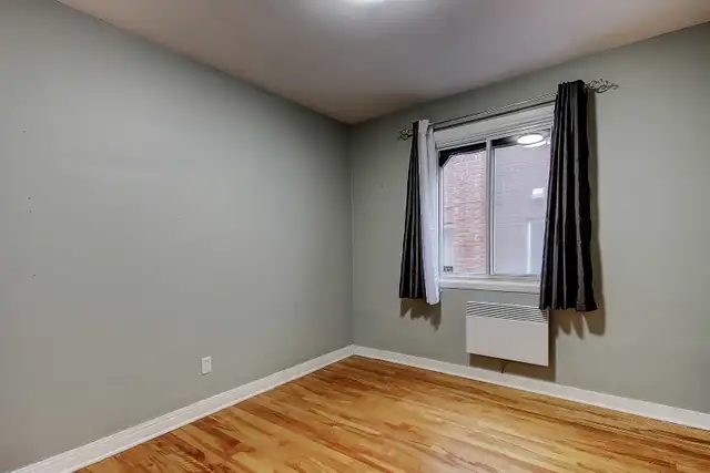 GRAND 5 1/2 DEVANT PARC AVEC GARAGE ET PRÈS METRO LANGELIER in Long Term Rentals in City of Montréal - Image 9