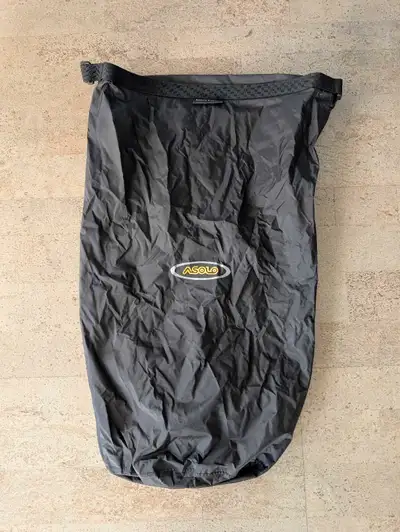 I'm selling an Asolo Kayak Bag in extra large (XL), perfect for keeping your gear dry and organized...