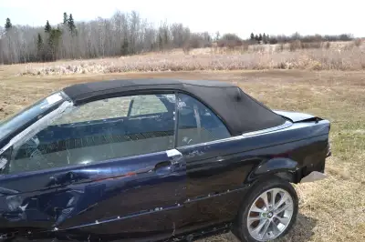2003 E46 CONVERTIBLE : EXCELLENT TOP WITH MOTOR COMPLETE , OTHER DASH PARTS , CARPET BLACK ,COMPLETE...
