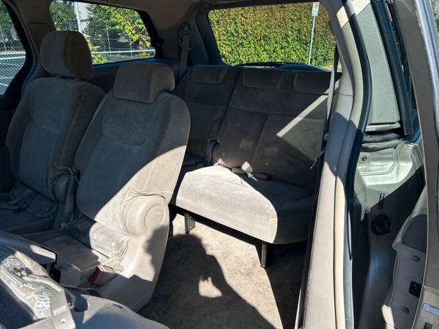 2008 Toyota sienna  in Cars & Trucks in Ottawa - Image 4
