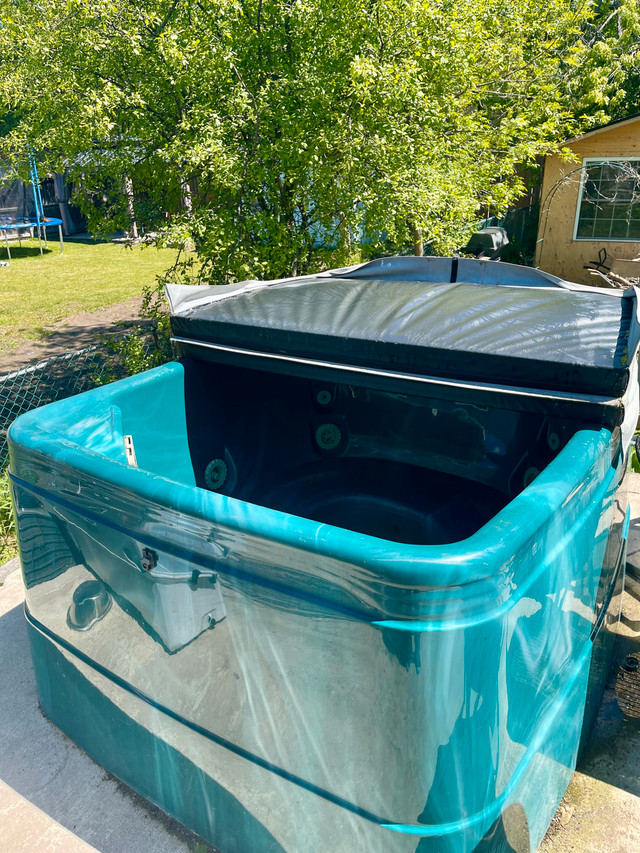 5 Person Hot Tub - Free in Hot Tubs & Pools in Kitchener / Waterloo - Image 2