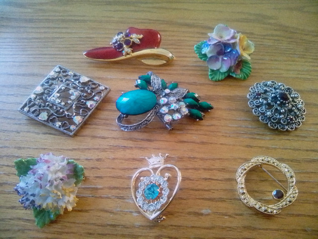 Jewelry, necklace, brooches, earrings, ring, bracelet rhinestone in Jewellery & Watches in St. Albert - Image 4