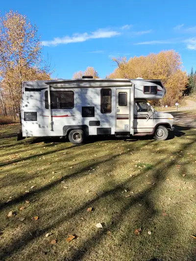 Rare find 24ft diesel motorhome with low kms. Everything works except no hot water tank. 3 speed aut...