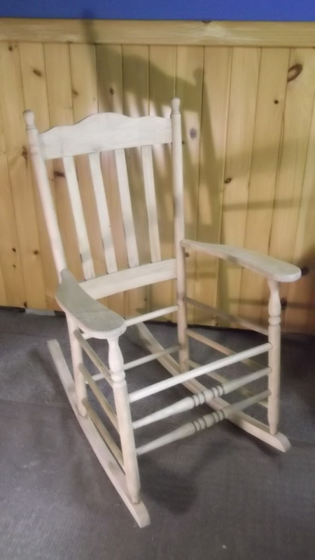 Chaise berçante antique dans Chaises, Fauteuils inclinables  à Trois-Rivières - Image 2