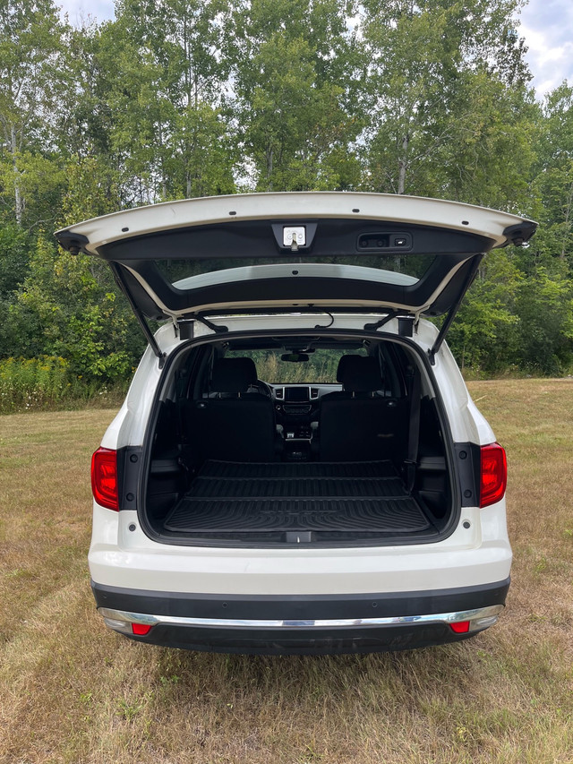 2018 Honda Pilot 7 seater Touring Edition in Cars & Trucks in Ottawa - Image 4