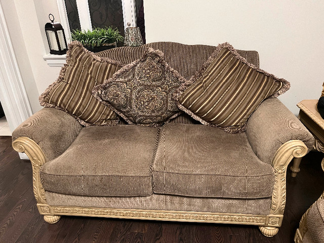 Brown Sofa set (sofa, love seat and chair) in Couches & Futons in Mississauga / Peel Region - Image 2