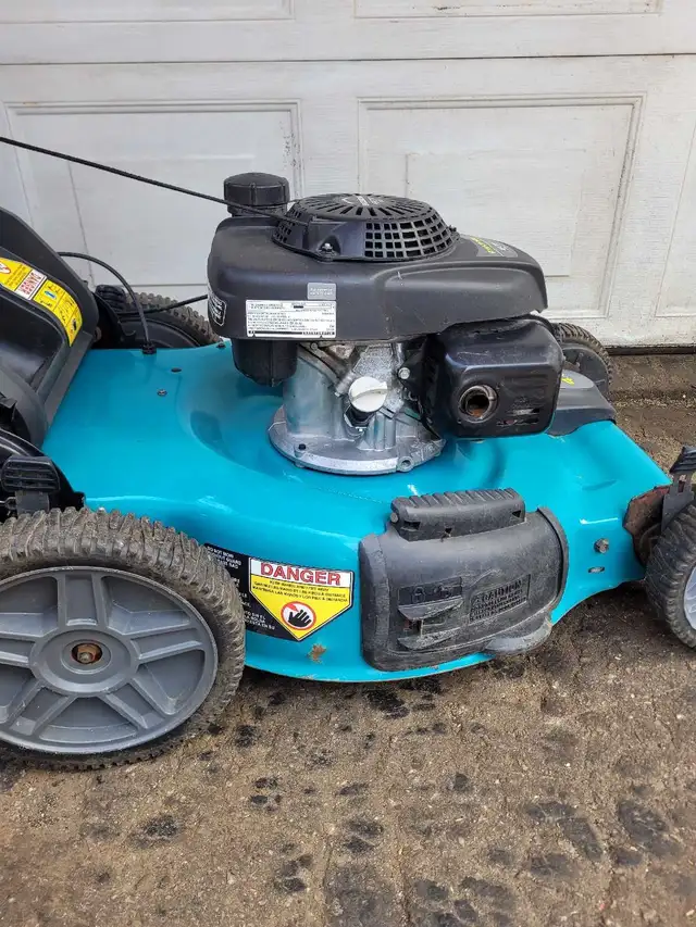 Yardworks/Honda 4x4 lawnmower in Lawnmowers & Leaf Blowers in Kitchener / Waterloo - Image 4