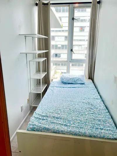 Available Now $850 1420 w Georgia st Furnished solarium Sharing bathroom with 2 other rooms Wifi Lau...