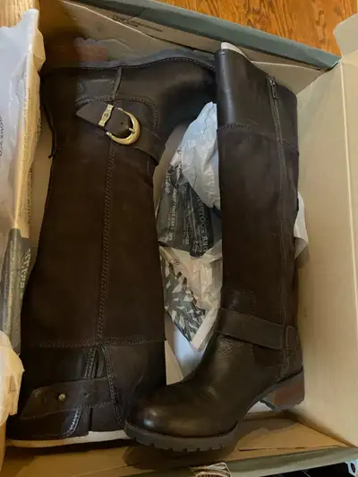 Timberland Womens Size 8 Leather Boots, View more