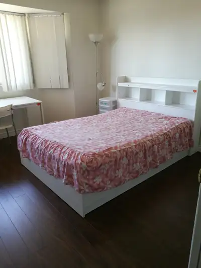 Three Sunny Bedrooms for Rent (Near Kennedy Station)