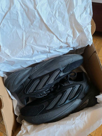 Adidas Ozelia Women's Sneakers (size US 7)
