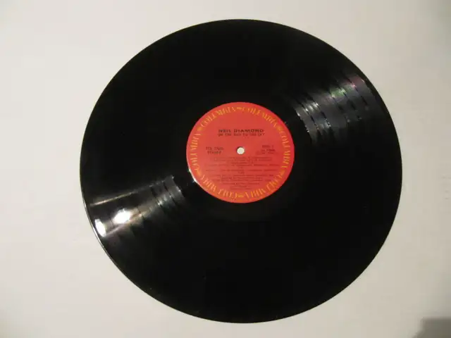 Neil Diamond On The Way To The Sky Vinyl LP XCondition Circ 1981 in Arts & Collectibles in Mississauga / Peel Region - Image 3