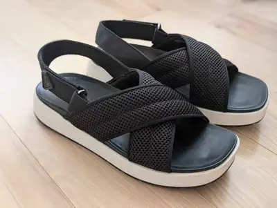 Sandales UGG noires pointure 9 NEUVES, View more