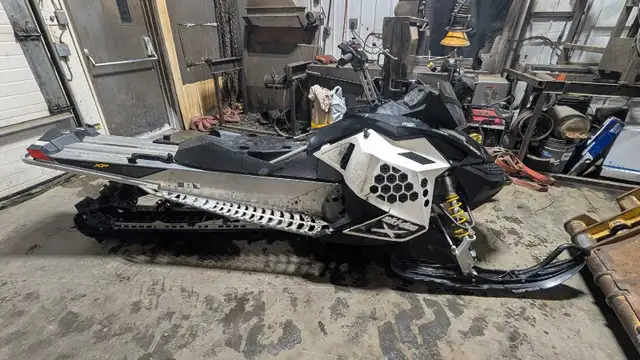 Ski-Doo 800R in Snowmobiles in Fort St. John - Image 2