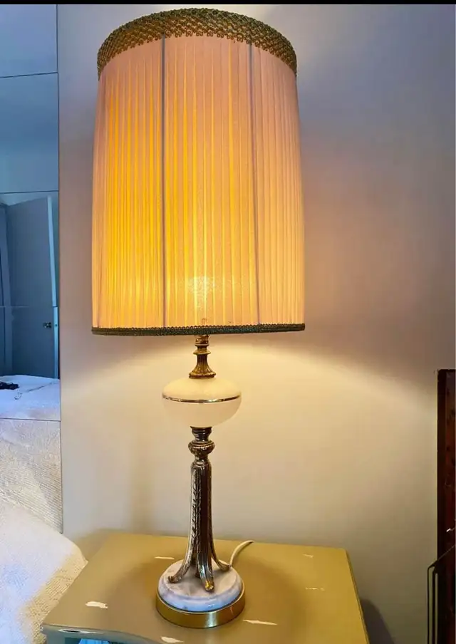 Vintage lamp in Indoor Lighting & Fans in Windsor Region - Image 2
