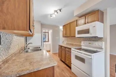 3 bedrooms townhouse for rent in west end