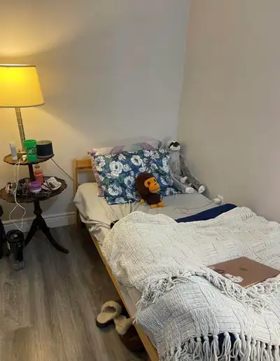 1 Room For Rent 550 per month Girls only Must be ok with cats . Msg me for more details Unit is full...
