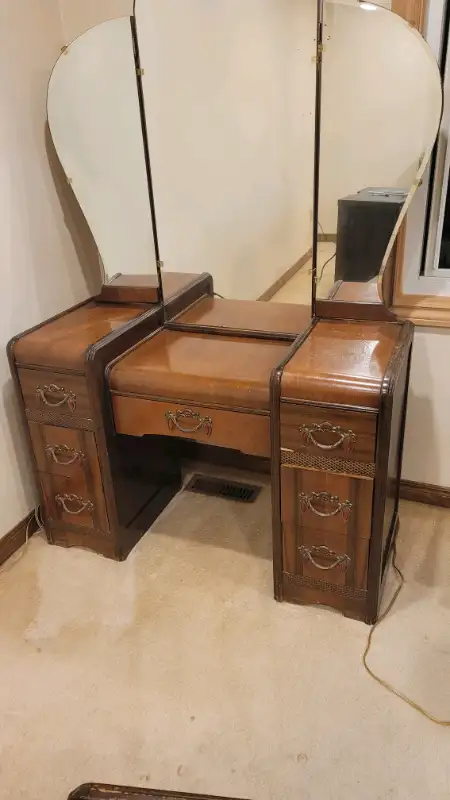 Antique 2 piece  Bedroom Dressers in Dressers & Wardrobes in Hamilton - Image 3