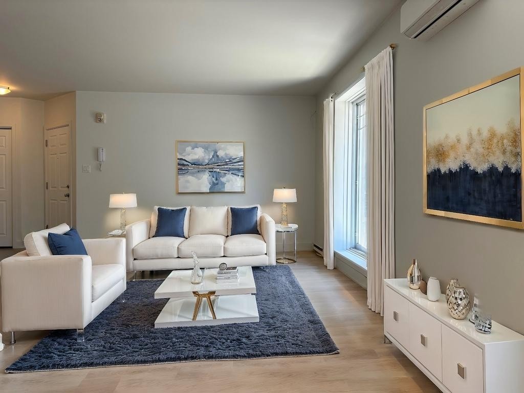 Ground Level 2 Bedroom Condo-Walk to Train,  Heart of Vaudreuil — photo 1