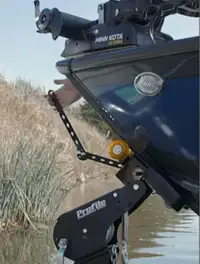Boat trailer jaw lock ( for self loading )