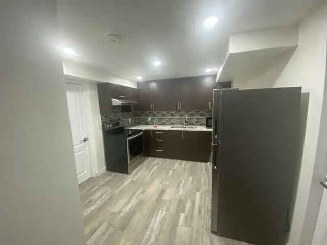 SPACIOUS PRIVATE BEDROOM NEAR TRENT UNIVERSITY in Long Term Rentals in Peterborough - Image 7