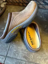MERRELL WOMEN SHOES (close to new) size 7