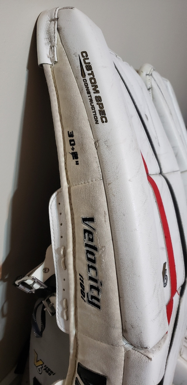 Vaughn Velocity 1100i Pro V6 goalie pads - 30+2" in Hockey in St. Catharines - Image 2