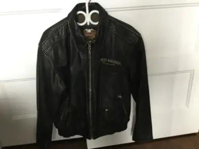 Here is a original Haley Davidson Vintage Leather Jacket from the 1990’s. It is a women ‘s small jac...
