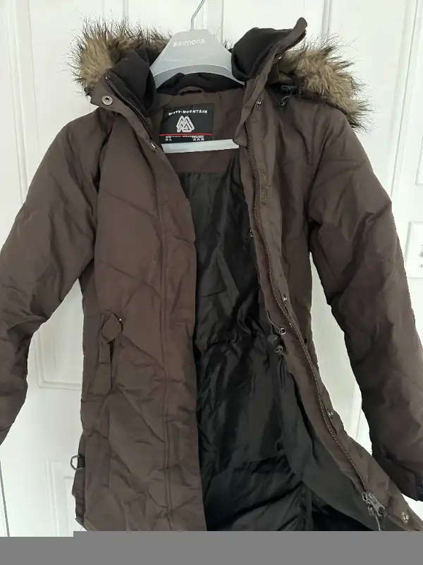 Brown Coat (Youth) in Kids & Youth in Ottawa - Image 3