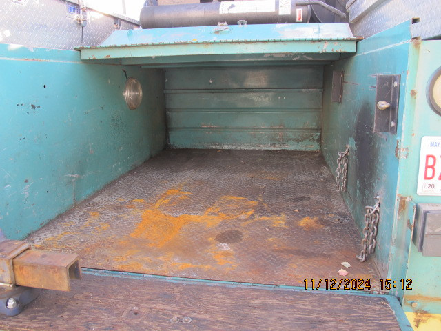 2003 CHEVROLET SERVICE TRUCK in Cars & Trucks in Edmonton - Image 3