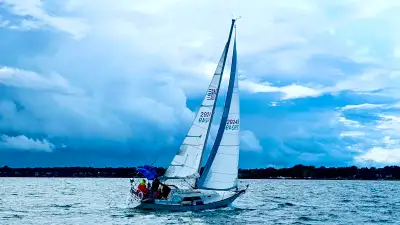 Voilier Sailboat C&C 29 MK2 1984 CC29 (Mark 2), quille courte de 4 pieds. Excellent état, très propr...