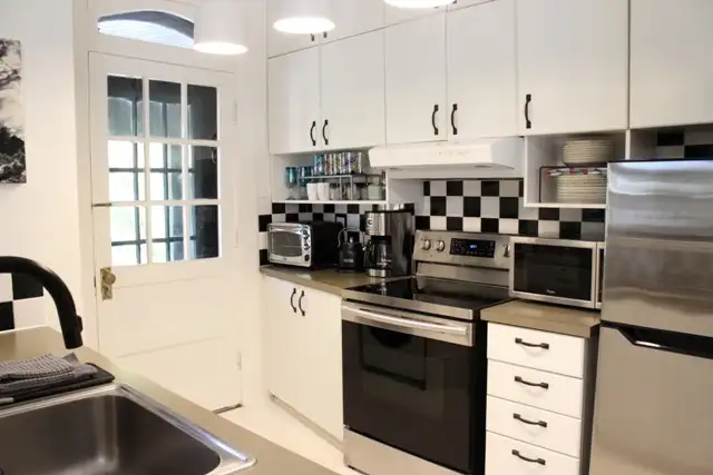 Furnished 2 Bdrm, 2 Bthrm Apartment in New Edinburgh63815759234563124