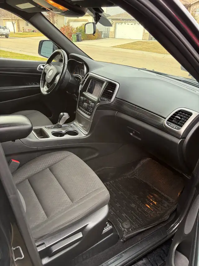 2020 jeep grand Cherokee laredo  in Cars & Trucks in Edmonton - Image 7