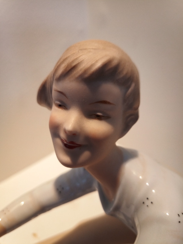 RARE Vintage WALLENDORF Ice Skating Figurine by Kurt Steiner in Arts & Collectibles in Mississauga / Peel Region - Image 4