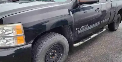 4.8L Cheyenne Edition - Meyer Plow - studded tires - new battery - undercoated - hard tonneau cover...