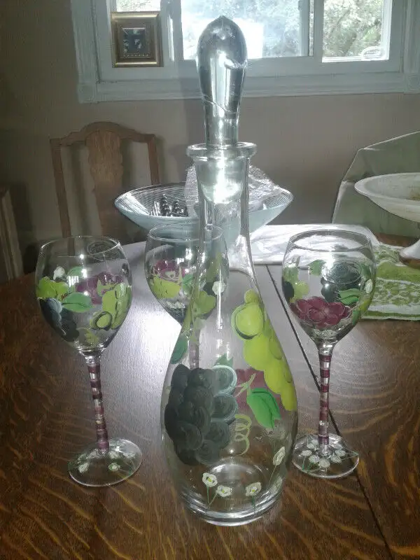 UNIQUE WINE GLASSES AND DECANTER in Other in Oshawa / Durham Region - Image 2