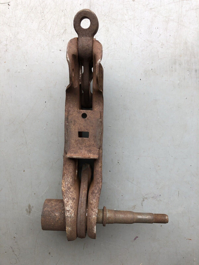 NOS Dodge Control Arm 1970-72 B-Body, 1970-74 E-body in Transmission & Drivetrain in Ottawa - Image 3