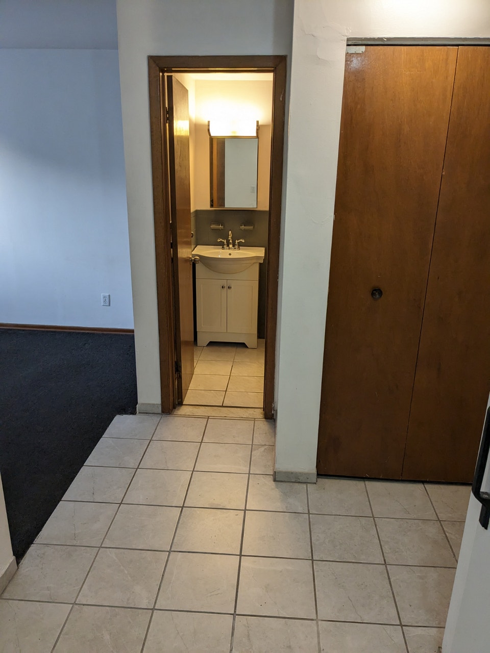Downtown. 1 Bedroom Apt. All incl. utils. $1,125 5