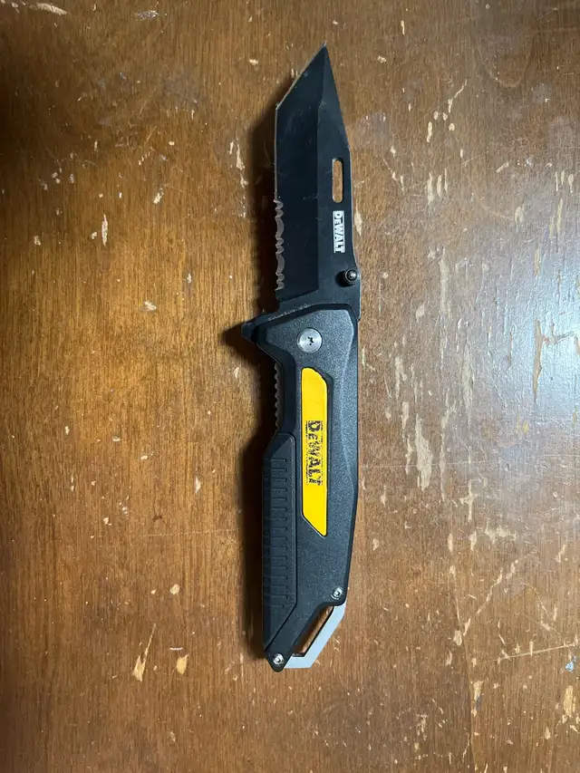 Dewalt Folding Knife443342165776814080