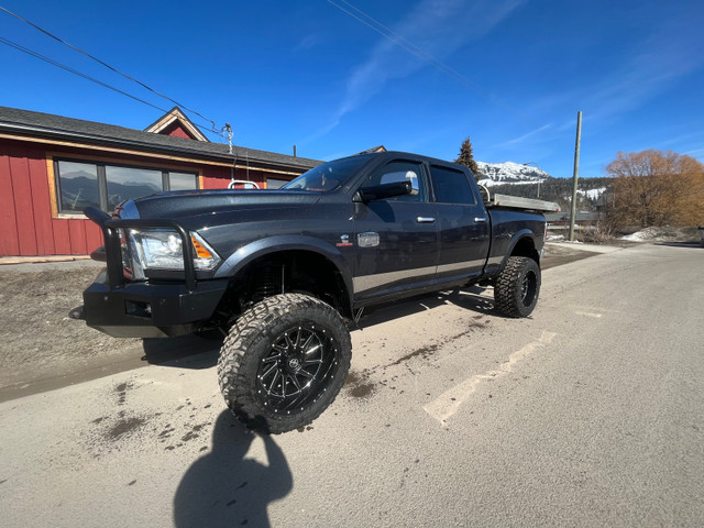 2017 Cummins longhorn in Cars & Trucks in Calgary - Image 3