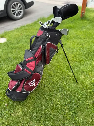 Women’s Dunlop power lift golf club set. Right handed. Used five times. Great shape. Bring cash.