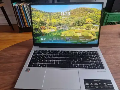 Laptop Gateway 15" Ryzen 7 / 16GB Ram / 512 SSD - Excellent Etat, View more