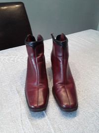 Ladies Leather Ankle Boot Size 8-8.5