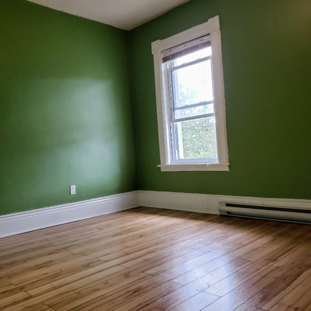 Spacious apartment available 1 Bedroom + Den Peterborough Long