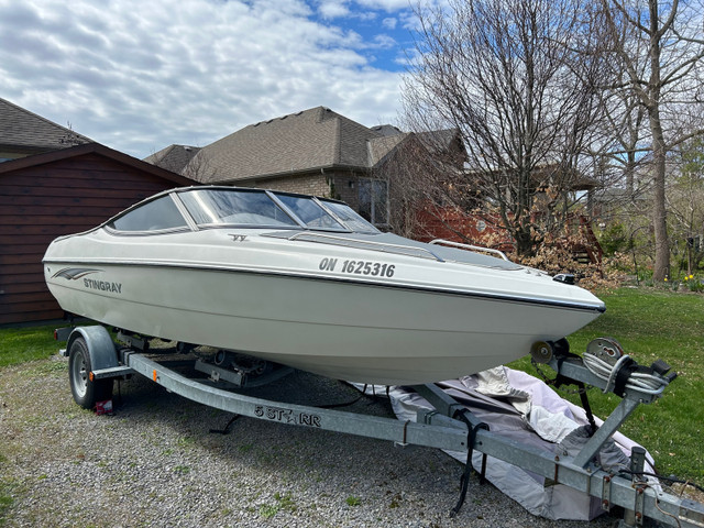 2003 Stingray bow rider  in Powerboats & Motorboats in Belleville - Image 2